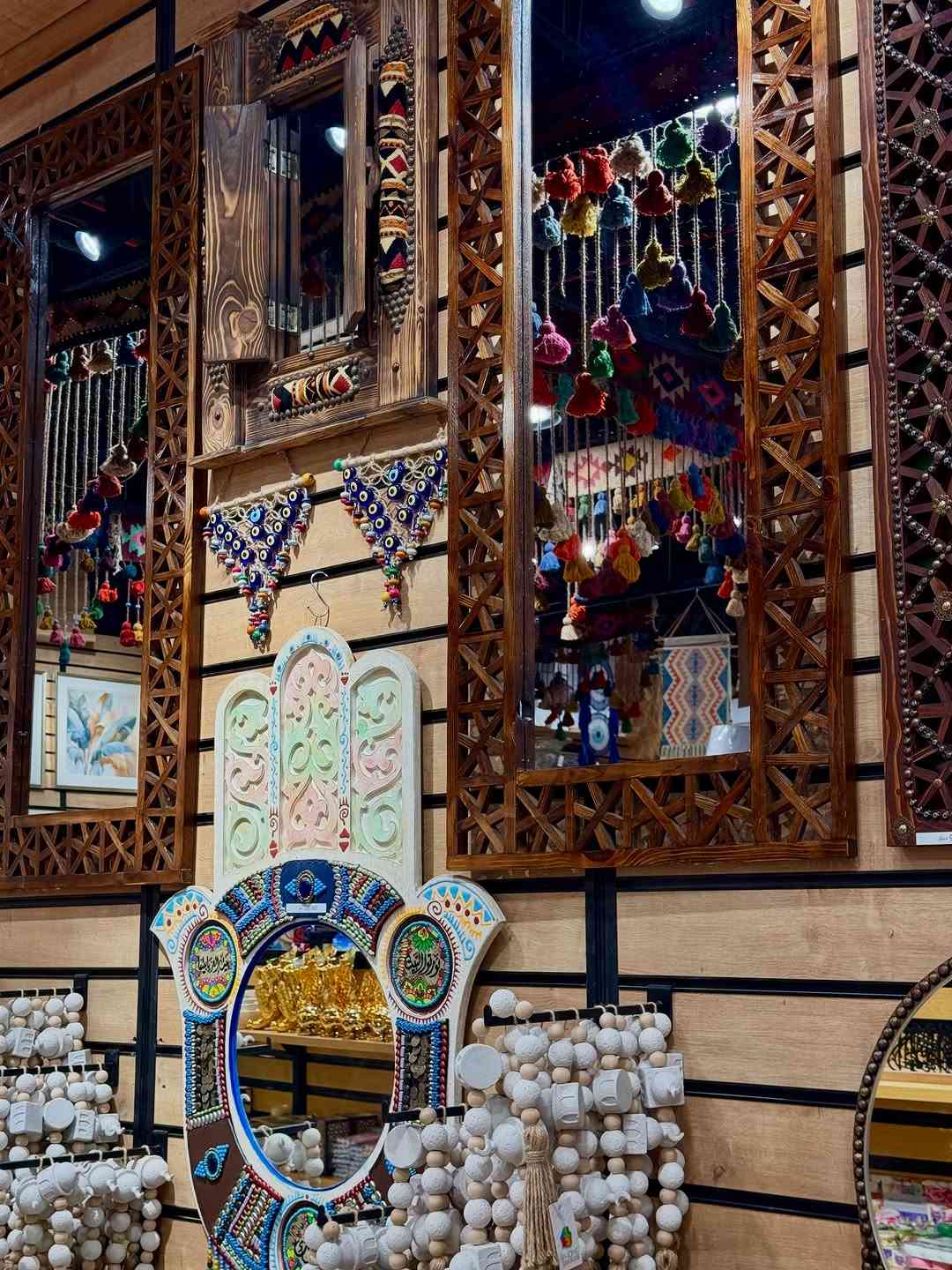 جولة سريعة داخل ات هوم مول الجادرية متوفر انواع الهدايا والتحفيات والسوفنير
‎*********** - *********** متوفرة لدىHome@ للهدايا ،،العنوان الجادرية مول الجادرية الطابق الثاني ..كما تتوفر لدينا خدمة توصيل داخل بغداد وجميع محافظات العراق ،، كما تتوفر لدينا خدمة الشحن لجميع انحاء اوربا والمملكة المتحدة ،،وامريكا وكندا واستراليا وتركيا .. @jadriyamall

نص مكتوب في الصور:
- 7,500 دينار