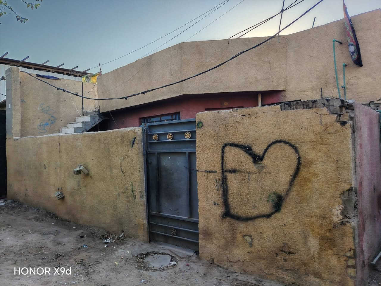 ياالله سلام عليكم عندي بيت البيع المساحه 125 بشارع الساله مال مي قبل لا تسعد صعده مال بستان بيع مستعجل الاستفسار عله هاذه رقم ***********
