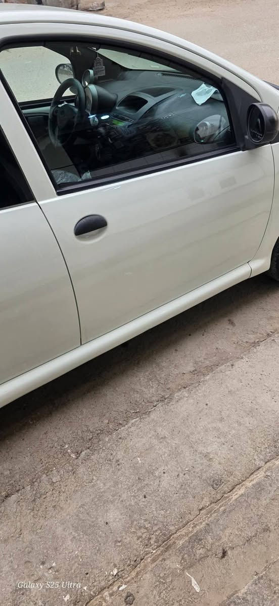 سيارة جديده كلش
ماشيه ٥٠ الف قابل للزياده
سيارة ما ماشيه هواي ما متعوبه 
كلها على وظع الشركه 

كفاله عامه من كلشي 
كلها بلاد شركه 
سيارة جانت واكفه ما مشتغله 
مكينه ١٣٠٠ 
كهربائيات شركه 
جيجات شركه 
صدر شركه 
تبريد فقط كمبريسر ينزل من سعرها 
سيدي شغال 
اواكس 
راديو 
كشنات شرط شركه بعدهن بجيسهن 
ترايك مفتوح وين ميعجبك 
كير عادي شلعه معدل فول 
جامات خلفي سياحي 
امامي اوتو 
اليوم بدلت دهن درجه اولى 
وبانزين محسن 
يعني السيارة جاهزة مجهزة 
سويج ريمونت 
كتلوكاتها بيها 
لزكات الشركه بيها ما ملزوكات بلجام 
رقم بغداد انكليزي تحويل مباشر 
هزة جديده 
سنويه ٢٠٣٠ 
السعر 44 وبيها مجال بسيط جدآ 
مكاني بابل السده
***********
اسف للاطاله 
كلشي مذكور يمك واني بلخدمه
