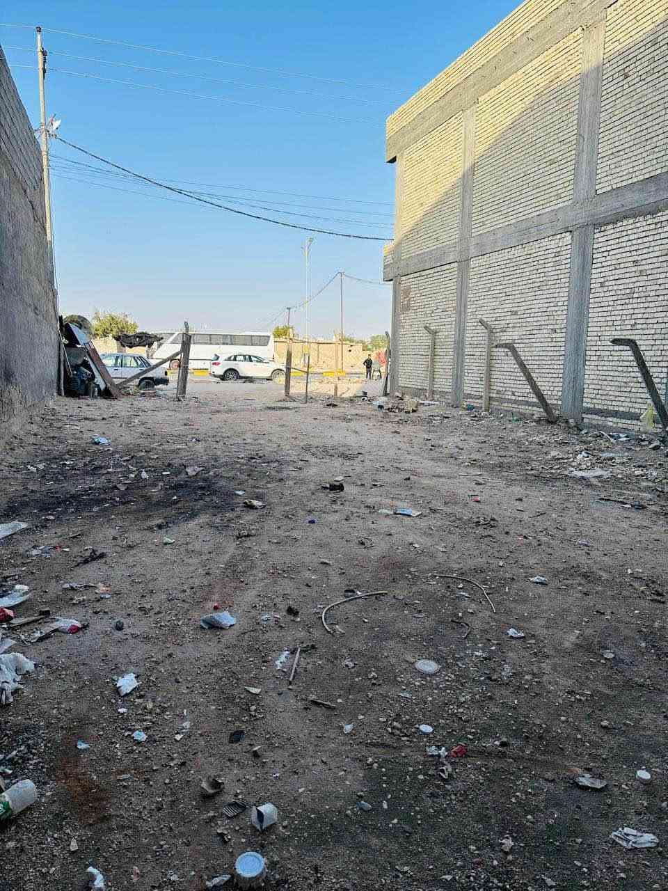 قطعة تجارية للايجار في حي الفارس على الشارع العام المساحة 200م تصلح ان تكون مخزن اواي مشروع سعر الايجار 750مع المجال  الاتصال على صاحب القطعة مباشر *********** كربلاء, العراق
