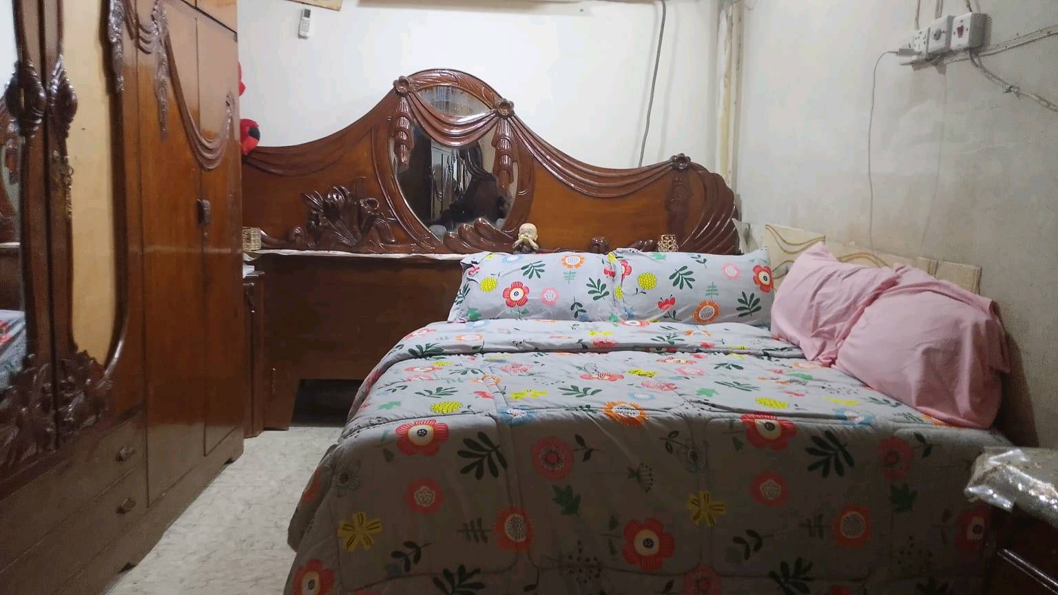 السلام عليكم.  غرفه نوم البيع 
سعره 600وبيه مجال 
العنوا
ن بغداد جديده الف دار