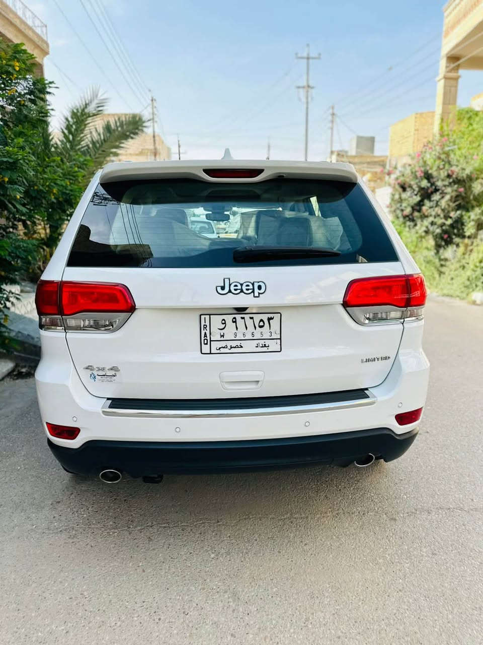 السلام عليكم 
جيب كراند شيروكي grand cheeokee  موديل 2019 خليجي
 
*مواصفات السياره   
limited pals 
ثلاثه شاشات
دفع رباعي 4*4
كشنات امامي كهربائي ( السائق + السكن )
كشنات الامامي (تدفئه + تبريد )

كشن خزن ميوري وضعيات قياده
كشنات خلفي تدفئه
ناقل حركه 8 نمر 
تدفئه استيرن
شاشه كبيره +كامره خلفي دواره
كشنات جلد 
داخل ملكي vip
شفتات ناقل حركة استيرن
اشاير بالمري 
مرايه شفط
ويل 20 بلادي
سقف بانوراما فتحتين 
شاشه كبيره نفيكيشن مع Gps
لايتات زينون دواره مع استيرن
كشافات ضباب برجكتور زينون+ زراكات امامي
لايت كامل زينون مع ليد نهاري
تشغيل عن بعد 
صندوق كهرباي شفط
حساس امامي + حساس خلفي
مرايات متحسسه للضوء العالي
بريك اوتو عند الرجوع الى خلف
نظام تشغيل اطفاء اتوماتيكي 
يعني (Auto start system)
نظام بريك اوتوماتيكي (Auto break system)
يدات نيكل 
محرك 3600
السياره ماشيه  75000 mil
سنويه جديده

م/ السياره مكفوله كفاله عامه عدا بارد ممبين ابدد بالتريشه مال الباب الخلفي كد اصبع ورصعه ع وضعها موضح بالصور والباقي سيارة كلها ع وضع شركة مملعوب بيها ابد مكينة وكير وحدادية وطخم تايرات انتاج 26 سيارة مثل ما بالصور 

‼️السعر علق بتم يجيك السعر بالخاص ‼️

📍مكان السياره الناصرية مركز المحافظة

📞رقم صاحب السيارة 

*********** هـ
*********** هـ
