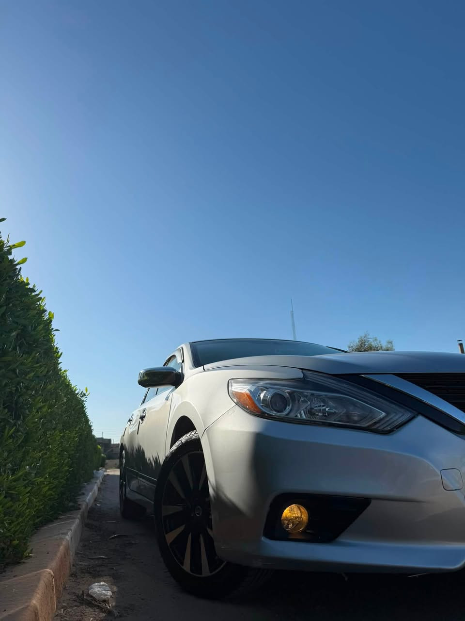 السلام عليكم للبيع نيسان التيما 2018 SV وارد امريكي شرط استيراد على أيدي سياره ماشيه 87,000mi ضرر السياره جاملغ الايمن مبدل مصبوغ وجاملغ الايسر أجه مبدل من امريكه بدون دواخل لاشاصي و لغد بجم كبس و جنطه كبس 

🔹 المحرك: 2.5 لتر – 4 سلندر
🔹 القوة: 179 حصان
🔹 العزم: 240 نيوتن متر
🔹 القير: CVT أوتوماتيك
🔹 الدفع: أمامي FWD
🔹 عدد المقاعد: 5 أشخاص
• كاميرا خلفية
• Bluetooth
• USB
• 7 سماعات
• مثبت سرعة
• كرسي سائق كهربائي
• دعم قطني للسائق
• سياره بصمه 
• تشغيل عن بُعد حسب التجهيز
• أنظمة ABS و EBD
• مانع انزلاق وثبات إلكتروني
• وسائد هوائية متعددة
• مراقبة ضغط الإطارات
•شاشة تبريد 
•جامة السائق auto
•شاشة اندرويد 
• جام بلرايز اصلي 

للاستفسار اتصل على ☎️ *********** السياره رقم بغداد وبسمي سعر 125 وبيه مجال
