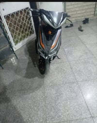 سكنس شحن للبيع او مراوس بدراجه بانزين فقط الملف والبطاريه نضيفات بيها ...