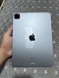 ايباد برو M2 • ١٢٨ جيجا • بطارية ٨٥٪