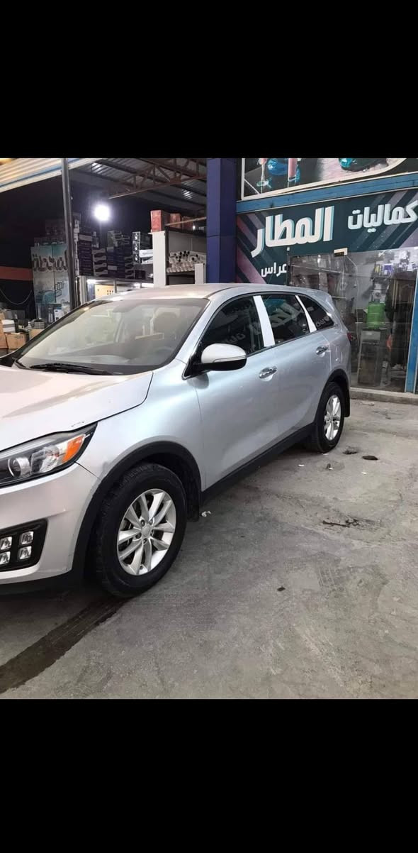 السلام عليكم 
كيا سورنتو 2018 وارد امريكي 
ضررها شبر بنيد فقط بدون ايرباك 
محرك 2400 
سياره بلادي برغي ممفتوح بيها 
السعر 165 
العنوان بغداد 
الرقم / ***********
