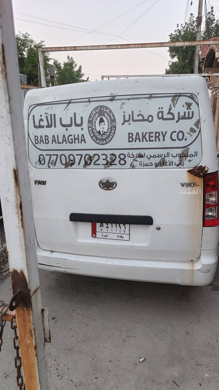 سلام عليكم سيارة فاو خشفة ١٠ راكب للبيع العنوان بغداد سيارة كاملةً كير ومكينة خير من الله تبريد شغال فقط طخة صغيرة بالباب سعر ٤٥ رقم هاتف ***********
