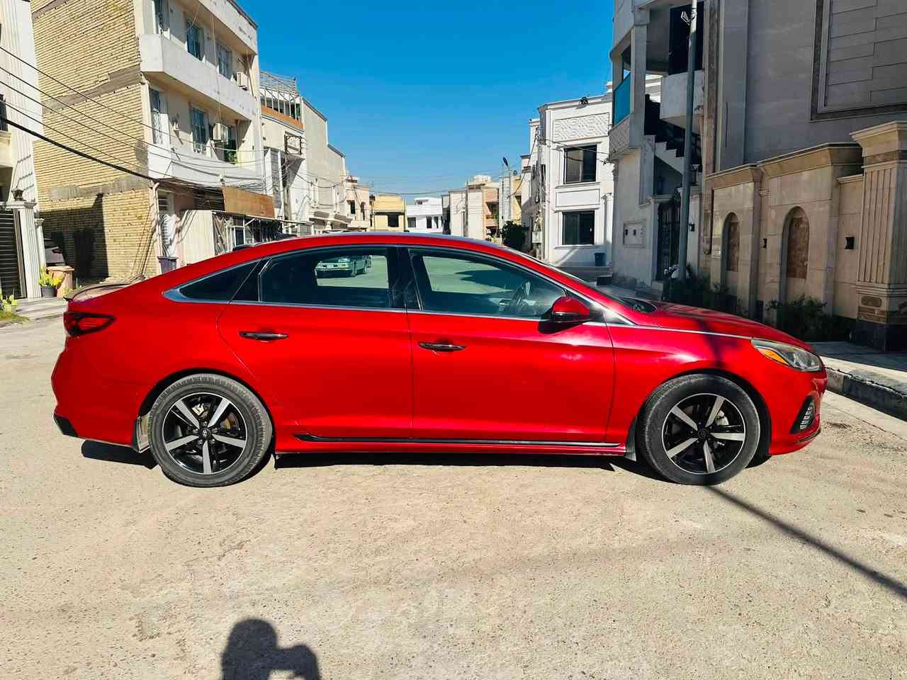 مساء الخير 
للبيع سوناتا 2019 sport GDI
محرك 2.4 ماشيه 87,000 ميل رقم اربيل كشنات نصف جلد كاميرا خلفية فتحة سقف بصمة شاشة رادار شاحن لاسلكي ضربتها چاملغ خلفي وباب وحادثها زين مو قوي وموجوده صورة الحادث والدعامية الامامية البلاستك مبدلة هم سعر السيارة 15,500 يعني 155 ورقة ليحب يتفضل على هذا الرقم ***********
