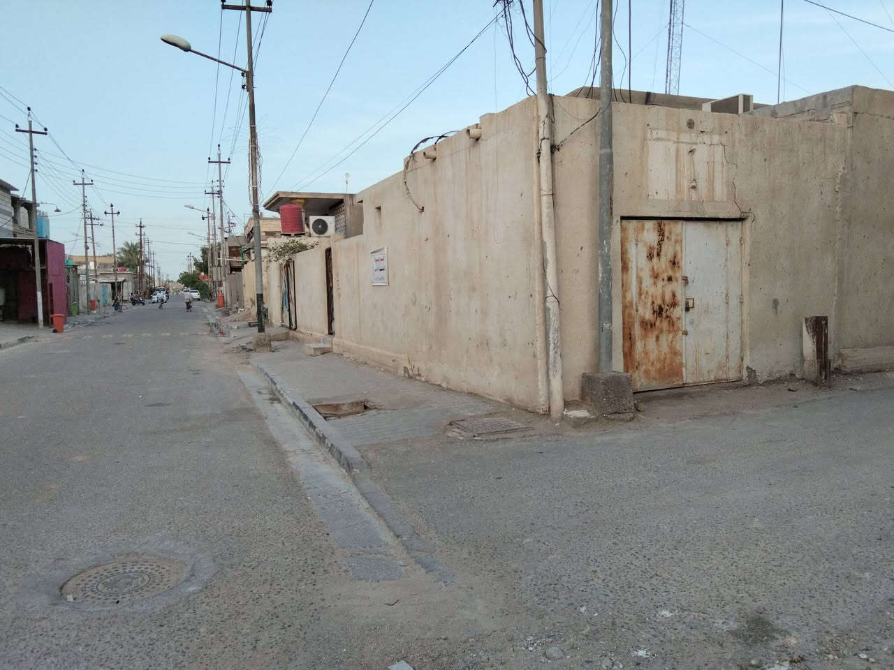 دار للبيع
طابو ملك صرف ركن 
المساحة 450 متر مربع 
يحتوي على مشتمل بناء حديث 
العنوان الدير / المركز  قريب على شارع بغداد 
السعر 185 مليون 
***********
