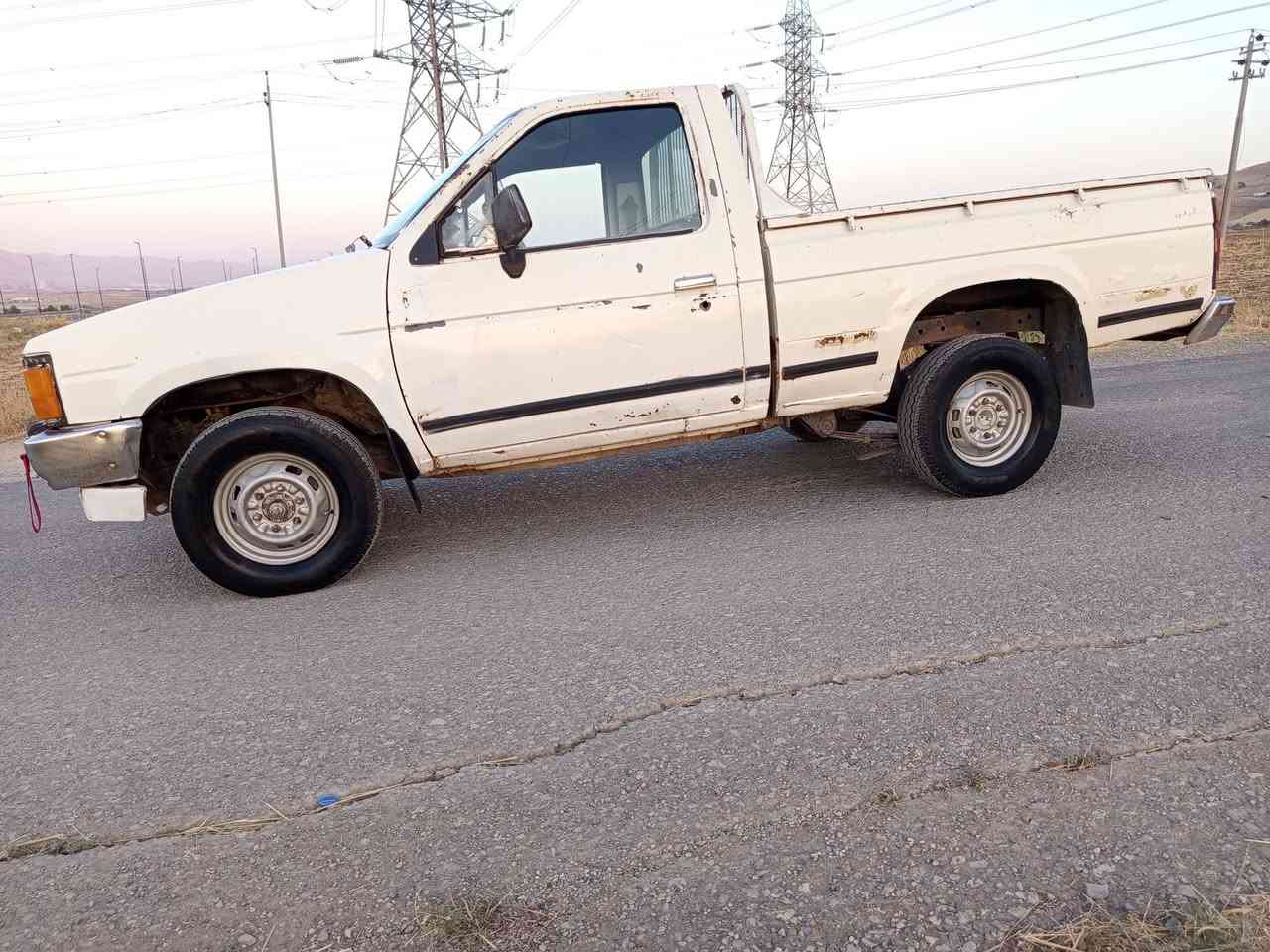 نیسان پیکاب مۆدێل 1989 ناوسوور پاوەر پیشوودوای تازەیە بەرزیشم کردۆتەوە تایەی پش تازەیە تایەی دواوە نیو داشە  سەیارەیکی تەواو جایزە سەیاری کەسابەتە پیویستم بەپارەی بۆیە دەیڤرۆشم رەقەموو سەنەویە هەتاکو 2028تازەیە ڕەقەم بەغایە  وەکالە بەناوی خۆمەوەیە سعر 27 مەجال  
زم  ***********
***********
