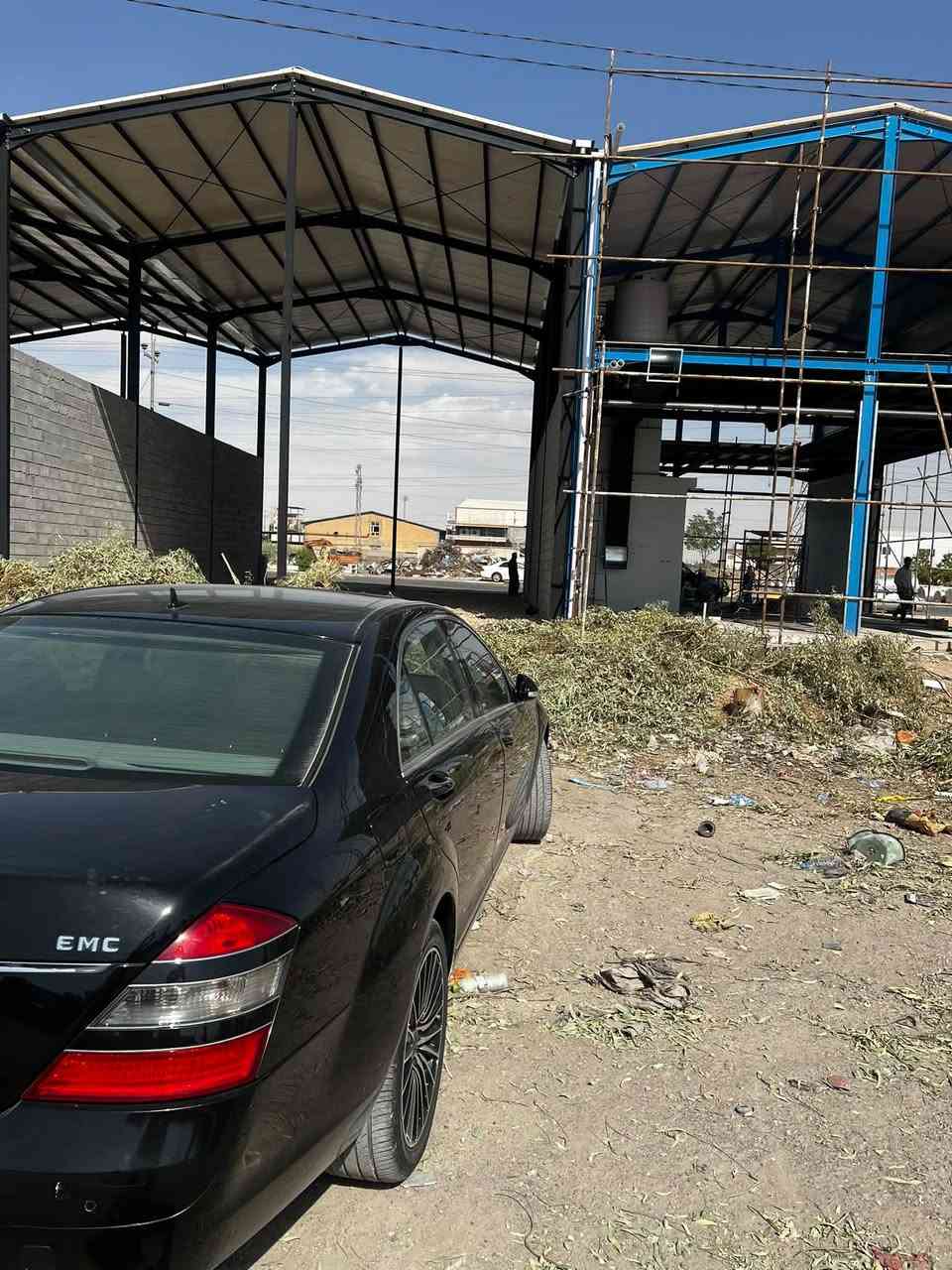 سەرەتا سلاوی خواتان لئبئت سەیارەکە پیسە لەبەر ئەوەی هاتی لە رەسمەکان جوانتر بیبینی مارسیدس ٣٥٠ خەلیجی ٦پستۆنی 
بئ بۆیاخ  مواسەفات سەلاجە مەرکەزی ٥پەردە هەر ٤کوشن گەرموو سارد کارەبای  حاسە رادار سلاید زۆر مواسەفاتی تر وە ٤تایەو ویلی لۆکی لەسەرایە  سەیارەکە بئچالو شوختە کۆدیشی هەیە رۆنی تازە *********** 70گلاو مەجال گۆراوە
