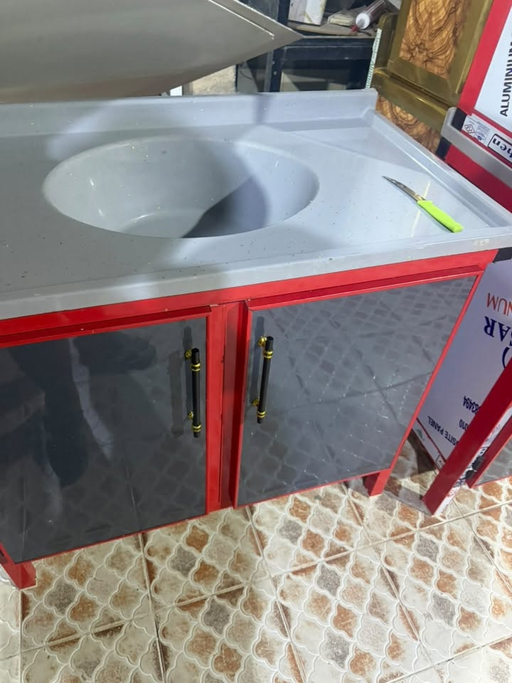 كاونتر مترين مع سنك متر مرمر جديد مبطن وجهين سعره ٥٥٠ ///***********
