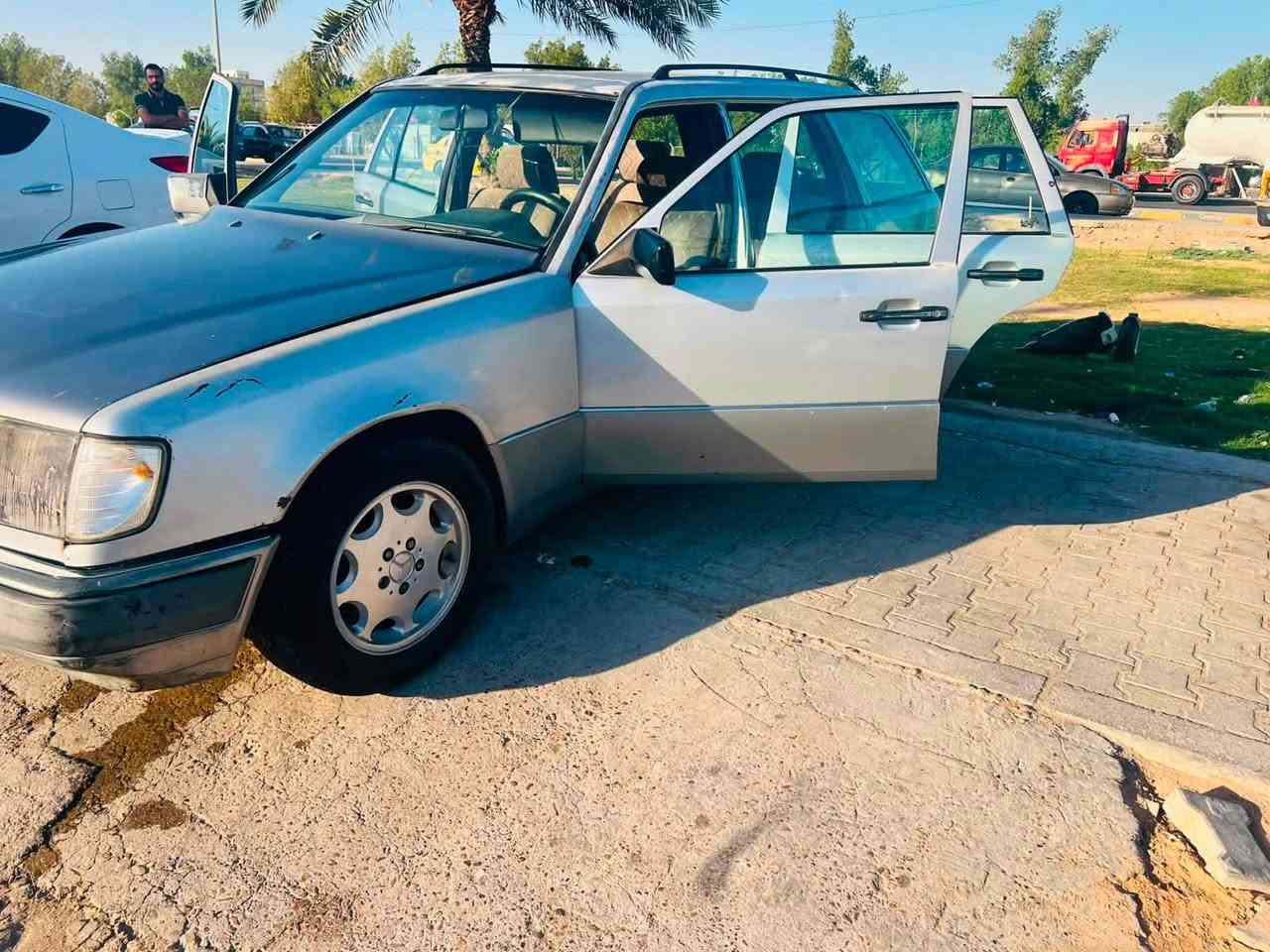 للبيع مرسيدس E230 (دب) ستيشن – بلادية

السلام عليكم ورحمة الله وبركاته 🌹

مرسيدس E230 (دب) ستيشن، محرك بلاد، 4 سلندر، السيارة بحالة ممتازة وجديدة جداً، وأحلى من الصور.

🔹 حدادية جديدة جداً
🔹 ABS شغال
🔹 جميع الكهربائيات شغالة
🔹 سلايت روف شغال
🔹 السيارة بدون حادث وبدون خياس
🔹 الغرفة نظيفة جداً
🔹 الكشنات كلها جديدة ومغلفة للمحافظة عليها، ما عدا كشن السايق بيه مزك بسيط
🔹 التبريد يحتاج راديتر فقط، والباقي موجود وشغال
🔹 قواعد دبل شركة ومكفولات
🔹 الشواصي مكفولات
🔹 السيارة أصل E230 أربعة سلندر
🔹 واصل بالسنوية ستيشن
🔹 الرقم بغداد – مشروع وطني
🔹 تحويل نفس اليوم

📍 مكان السيارة: النجف الأشرف
واتساب 📱*********** 

💰 السعر: 48 وبيها مجال بسيط للجاد فقط.

والاعتذار على الإطالة، والسيارة بالحقيقة أحلى من الصور 🌹
للجادين فقط.
