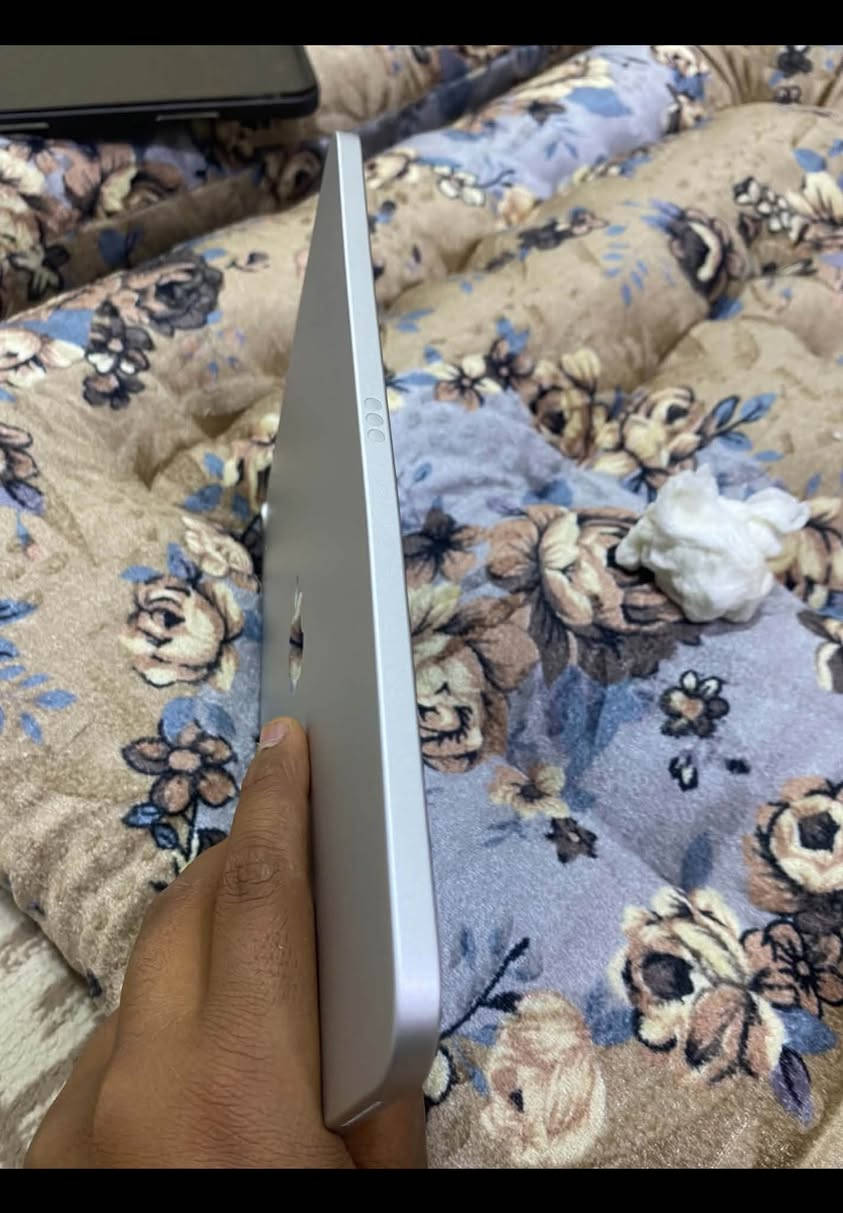 ايباد ١١ • ١٢٨ • بطاريه ٩٢