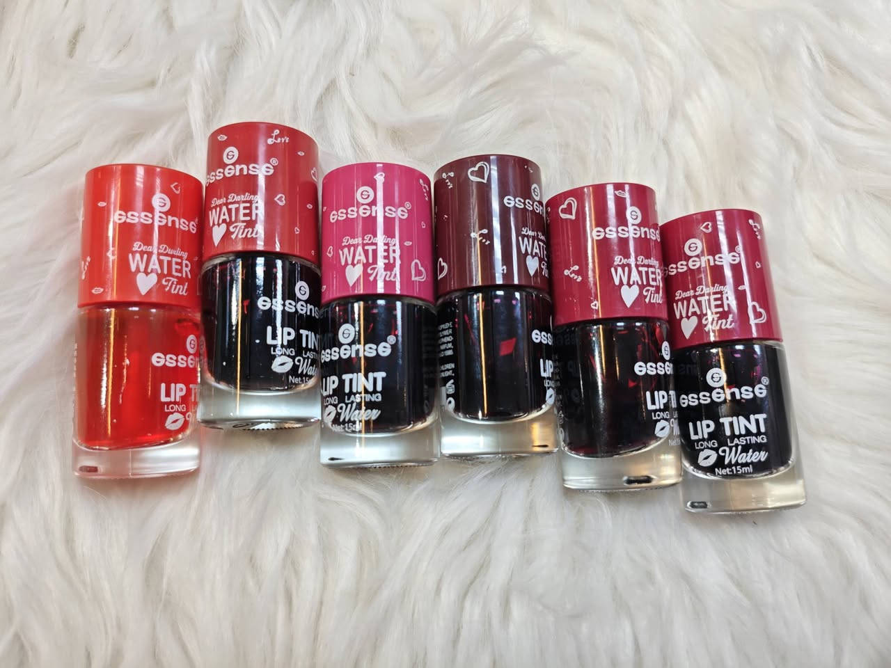 💕 يا بنات، هذا التنت  💋 من Essence صار  "من الأساسيات" بكل شنطة مكياج! 
صبغة الشفاه Dear Darling Water Tint مو مجرد لون، هي سائل خفيف جداً يعطيك مظهر "My Lips But Better" طبيعي ونضار، وبدون ما تحسي إنها موجودة على شفايفك أبداً! 👌

✅ الحجم الجبار: 15 مل! (مقارنة مع الصبغات اللي تعطيك 3-5 مل، هذي هدية لوجهك! بتكفيك لأكثر من سنة).
✅ ثبات خارق: مقاومة للماء وثابتة لساعات طويلة حتى مع الأكل والشرب.
✅ تنوع الألوان: من الأحمر الحيوي، للوردي الناعم، وحتى التوتي والعنابي (الكل يلاقي درجته).

🎯 جربوها مرة، وحتماً بتعشقونها وترجعون تطلبونها!

🛒 للطلب والاستفسار:
📩 مراسلة الصفحة مباشرة أو عبر واتساب: ***********
🚚 توصيل سريع وآمن لكافة المحافظات العراقية (نوصل طلبتكم بسرعة وما نأخر).

📍 جربيه بنفسك في متجرنا:
أوركيد بيوتي - شارع الكماليات، مجمع النوري، داخل القيصرية (قرب بيت عدنان).
