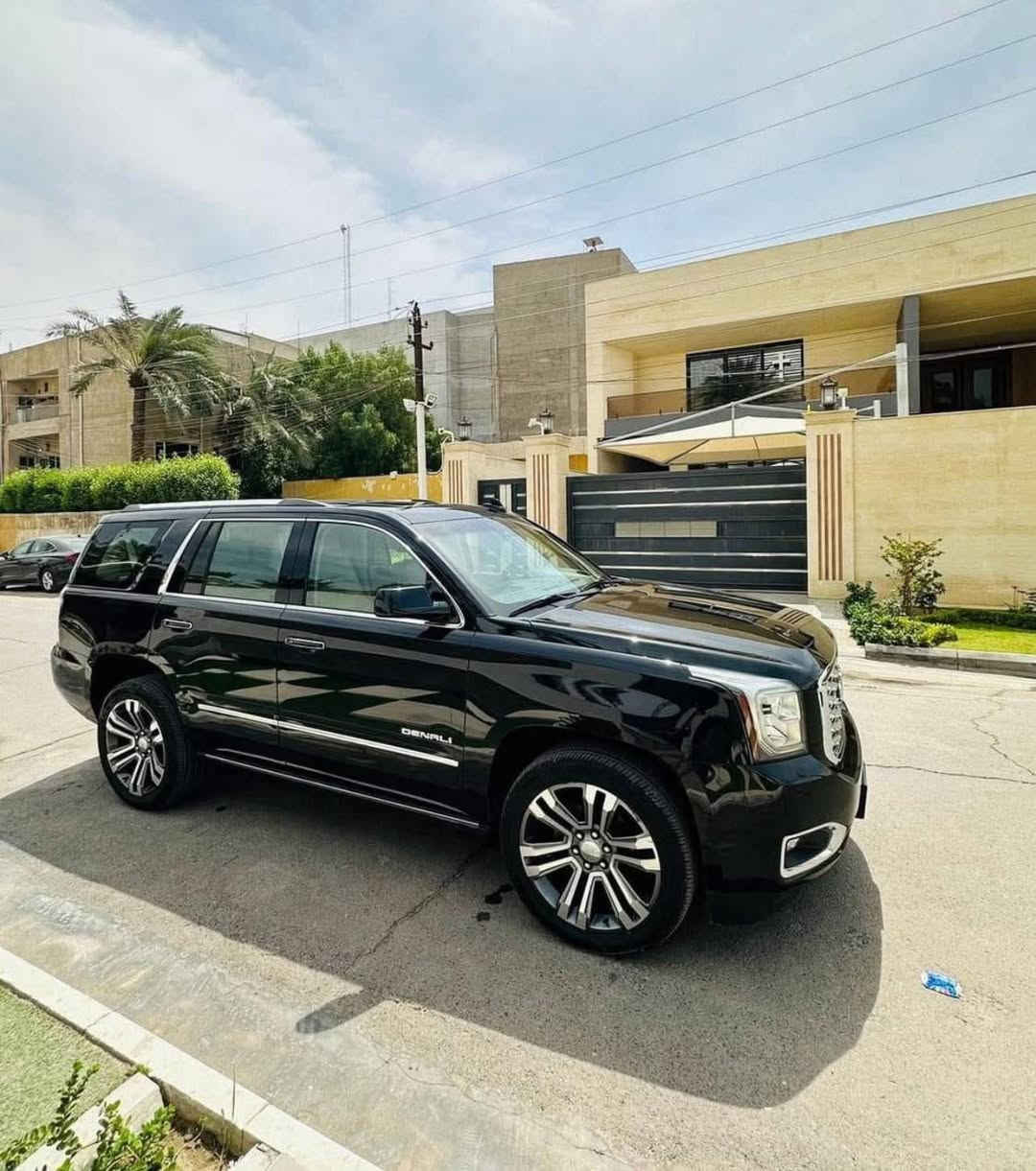 جمسي  دنلي موديل 2019 اعلى فئة 1/1 بدون ايرباك
محرك 6.2 فول مواصفات كشنات vip جلد
كير اوتوماتيك و عادي بصمه اربعه ابواب 
لايت ليد + زنون 
كشنات vip جلد ابيض ملكي 
نظام اتو ستوب 
دوسات كهرباء تفتح عند فتح الباب 
رادار خط 
رادار مانع تصادم 
نقطه عمياء 
داتا شو 
كيجات الكترونية
تشغيل عن بعد  
شحن واير ليس
قاصه شاشه كبيره 
شاشه DVD بالسقف 
صندوك كهرباء 
كشن هزاز 
تحكم سكان كهرباء 
كشنات تدفئه تبريد وتدفئه بالستيرن 
كشنات امامي و خلفي كهرباء 
حساس امامي وخلفي 
كامره دواره 
المري قلاب عند الرجوع 
فتحه سقف 
كروس سرعه
شاشه عرض الاعطال 
كراسي خزن ميموري 
ويل 22 
سستم صوت BOSE 
بعد بيها مواصفات 
رقم بغداد مشروع وطني تحويل ب اي مكان 
وارد امريكي بدون شاصي و بدون لغد جاملغ مبدل و مصبوغ و باب مبدل نفس اللون حتى الدعامية الامامية الاصلية 
نفسها 
لايت عدسه زنون زرع كل غراض الدعامية نفسها البلاد و صدر جديد تخم تاير جديد و باتري جديد دسكات جديده فيتم جديد بلكات جديده تنظيف نوزلات جديد دهن وفلتر كير جديد السياره متصرف عليها الف دينار وترايها للبصره وبالعافيه على الياخذها  و مبولشة و داخلة حمام  تصليح درجة اولى و سيارة ما بيها ولا كلوب   مظلله عام وبيها كتاب رسمي 
السعر 36  يعني 3 شدات و60 ورقه  وبيها مجال بسيط مكاني بغداد الشعله  وهذا رقمي ‭***********
