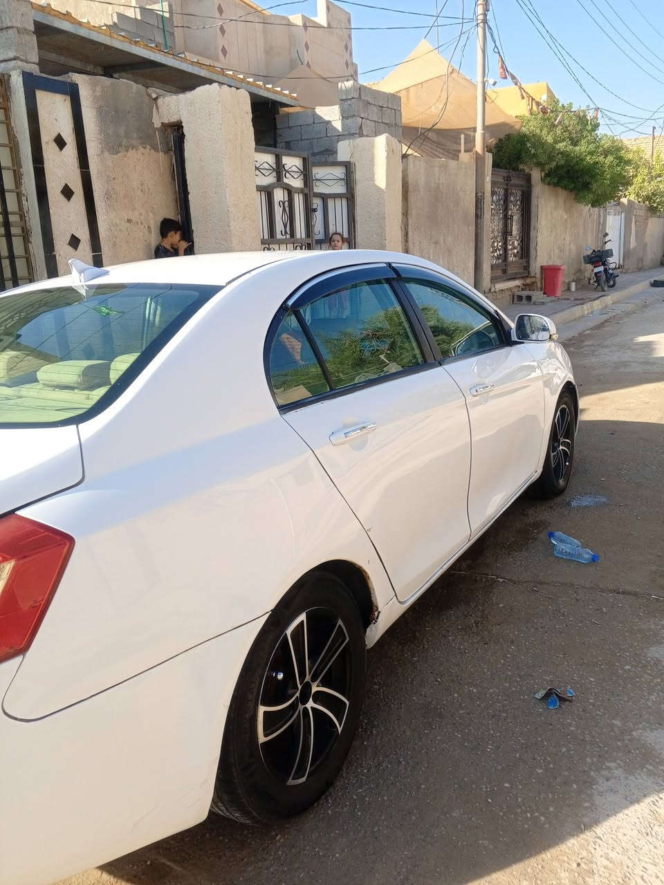 السلام عليكم جيلي ام كراند للبيع
رقم واسط مشروع وطني يعني تتحول بكل مكان 
كير ومكينة كامري 2000 كشرها حلو داخلها كلش نضيف مدوشمه جلد  صدرها تعبان بس 
تخم تاير جواهاا #سعرها 38 وبيه مجال حك الجيه مكانه الخالص 
للاتصال ***********
وات ساب ***********
