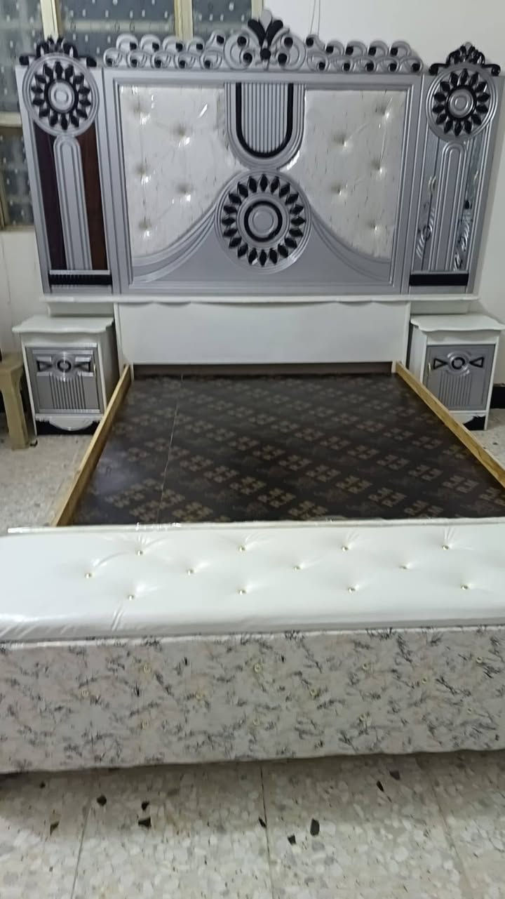 غرفة اخشاب • ٨ قطع • نضيفه