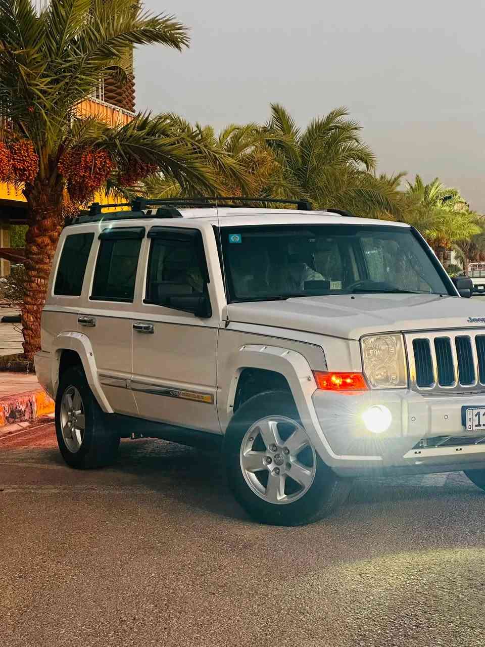 السلام عليكم 
جيب كوماندر موديل 2007 للبيع 
رقم بغداد الدولي بسمي مداور ثاني يوم هزه جديده 
المواصفات :
1-حساسات امامي خلفي 
2- تلفزيون تاب 
3- كراسي كهرباء 
4- تبريد 3 قطع 
5- تو ويل السياره 
6- مكينه 6 سلندر 3700 كارتون 
8- كهربائيات بلاديه بدون لاجطل ولا اي واير خارجي 
9- منضومه ماء مبدله كامله وادامه كامله للمكينه والكير 
10- تخم تاير حداديه اماميه خلفيه حاهزه على اخر حبايه 

السياره بيه جاملغ خلفي صبغ فقط بالعراق داخله كلين السياره 
الباقي مكفول من ضربه شواصي لغود 

العنوان : النجف 
السعر :100 وبيه مجال بسيط جدا وكلشي اكو بالسوك لحد يقارن الجاهز بالنقص 
الهاتف: ***********
الشراي يتصل واني حاضر
