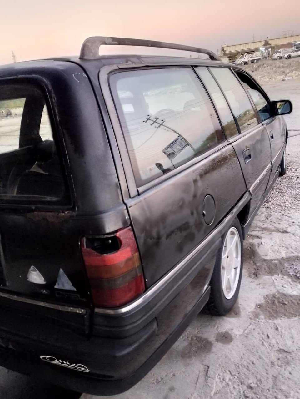 السلام عليكم لبيع فقط 
اوبل ستيشن موديل 1993
رقم انبار سنويه 29 السعر 22وبيها مجال
محرك  2600  لا تنقيص ولا تبخير كير جديد الصدر نص عمره 50٪100 السياره جاهزه من كلشي كهربائيات كلها شغاله سنويه 2029. السعر 22وبيها مجال  مكان السياره الرمادي جزيره الخالديه ***********
