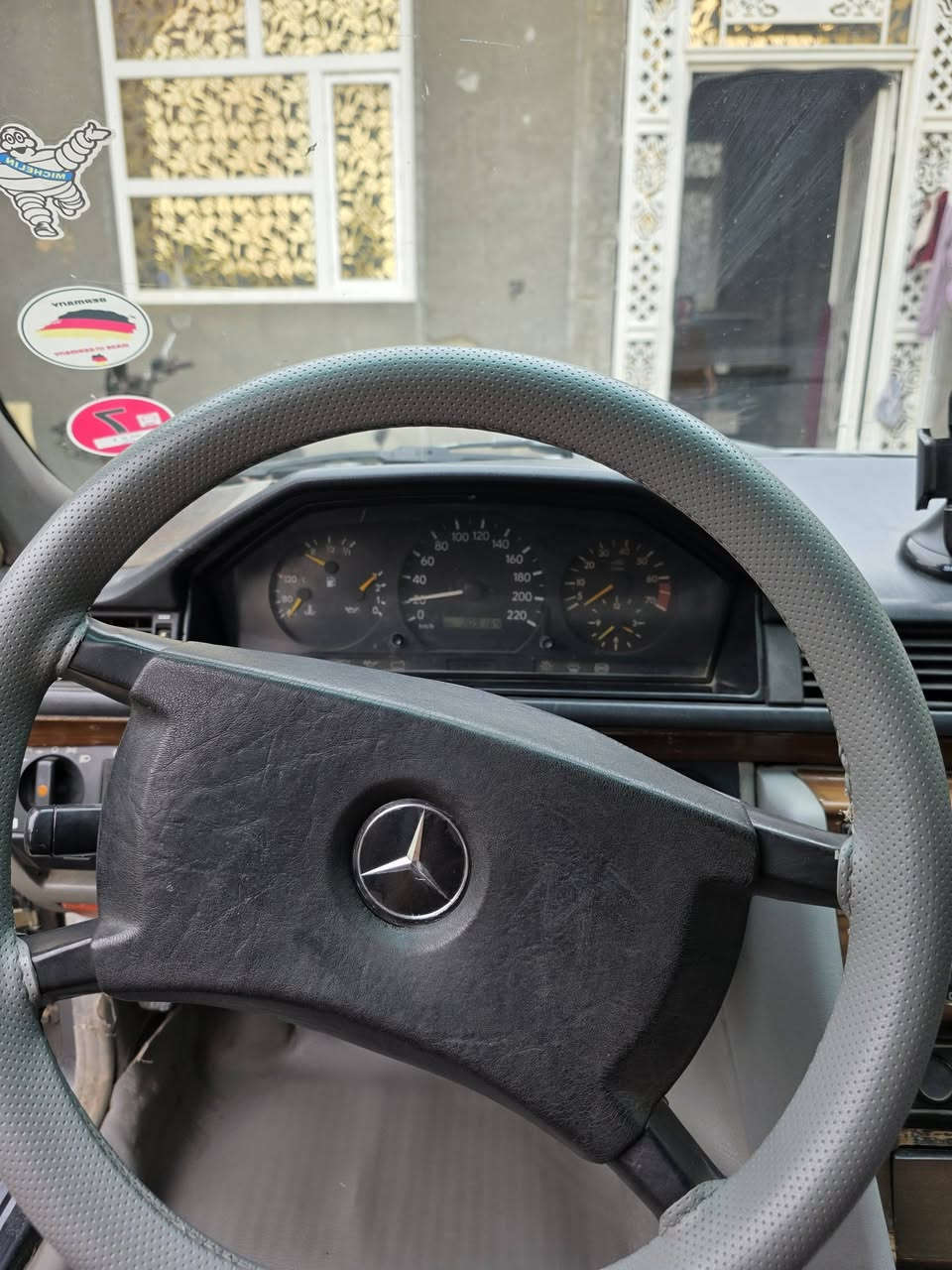 مرسيدس • موديل ٨٨ • رقم اربيل