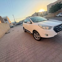توسان 2014 رقم اربيل  صبغ جاملك بدون حادث وبيها جوه يدة الباب كرت شويه...