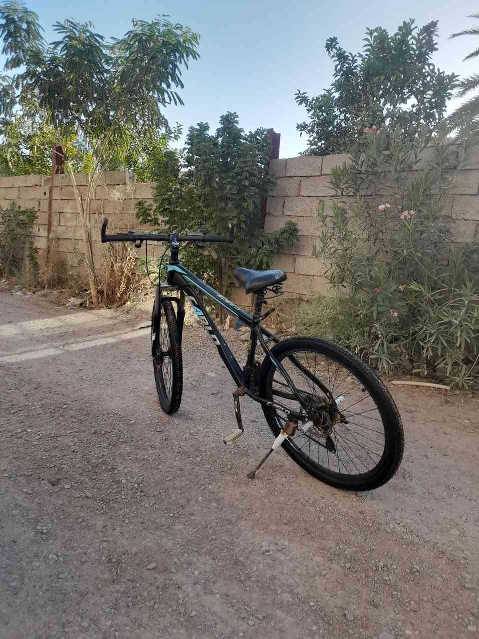 السلام عليكم باسيكل جبلي لبيع حجم 26البايسكل مابي اي نقص جاهز السعر خاص مستعجل علة البيعة التواصل ***********مكاني ابو غريب ماكو توصيل
