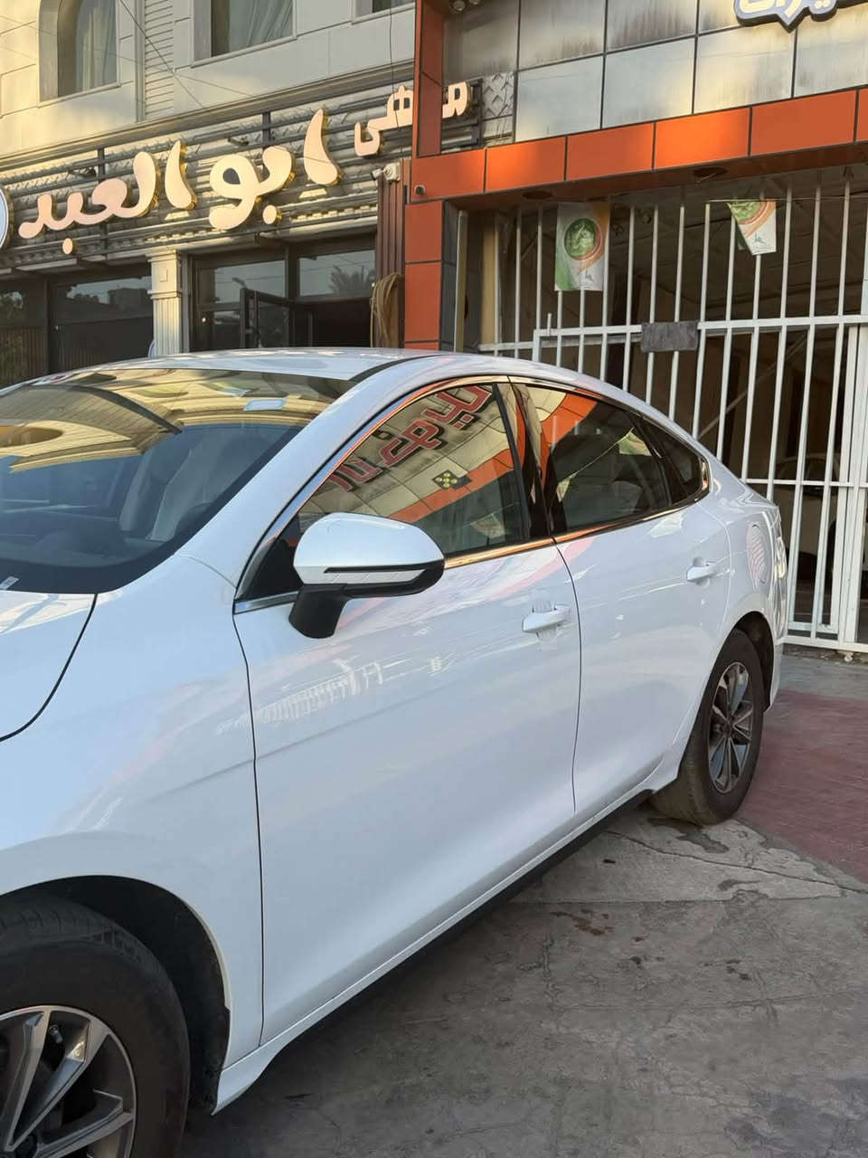🚘 BYD Destroyer 05 2026 
من معرض الاخوين لتجارة السيارت الحديثة 
🔥 وصلت حديثاً ديستروير 05 2026 🔥 🚘 

سيدان هايبرد تجمع بين الاقتصاد، التكنولوجيا والأداء بتصميم عصري ومقصورة مريحة ✨

⚡ نظام الحركة والأداء
• نظام DM-i Plug-in Hybrid
• محرك بنزين 1.5L – 4 سلندر
• محرك كهربائي عالي الكفاءة
• نظام دفع أمامي FWD
• تسارع 0–100 كم/س يبدأ من حوالي 7.3 ثانية

🔋 البطارية والمدى
• بطارية BYD Blade – LFP
• مدى كهربائي يصل إلى 55 كم
• نظام DM-i مصمم لتحقيق كفاءة عالية واستهلاك اقتصادي للوقود

سيارة تعطيك متعة القيادة الكهربائية مع مرونة محرك البنزين… خيار عملي للمدينة والسفر وباستهلاك اقتصادي مميز.

💰 السعر 22,200,000 د.ع [ شامل الدلالية ] 

🔹 العنوان 
📍بغداد _ الوزيرية مقابل المجمع العلمي 

📞 للاستفسار والتواصل:

: ☎️*********** 
☎️***********
☎️***********
