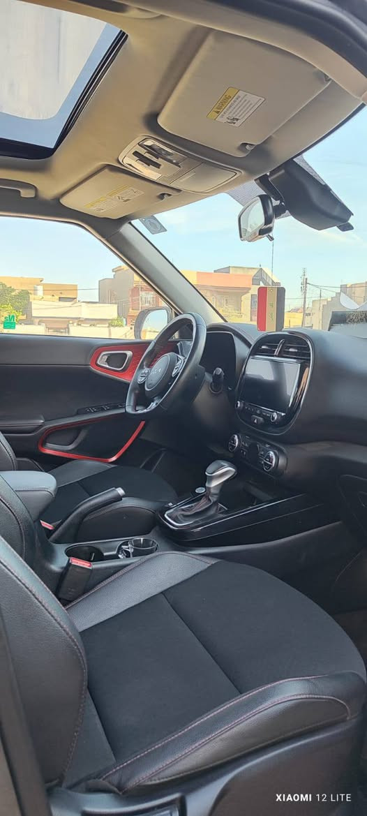 بعد التحية
كيا صول جيتي لاين فول 2023 
Kia soul GT Line 2023
أعلى فئه من الصول أي جميع المواصفات، وارد أمريكي، مرقمة بابل، الضرر: تبديل أبواب عدد 2 جهة السائق، نفس اللون، أصلية، ماشي 18500 الف ميل،
المواصفات:
محرك 2000 دوش المرغوب، فتحة سقف، بصمه تشغيل وأبواب، وتشغيل عن بعد ، شاشه كبيره أيباد، شحن موبايل ذكي وايرلس، اشاير بالمري، توقف ذاتي امامي + خلفي، تحديد مسار، تنبيه النقاط العمياء، ويل كب حجم 18، رادار أمامي وخلفي، مانع إنزلاق، مثبت السرعة، حساس إطارات، سترين حرف D، ومواصفات أخرى، صورة الحادث مرفقة.
السعر: 160
 الإتصال: ***********

نص مكتوب في الصور:
- XIAOMI 12 LITE
- BIDCARS