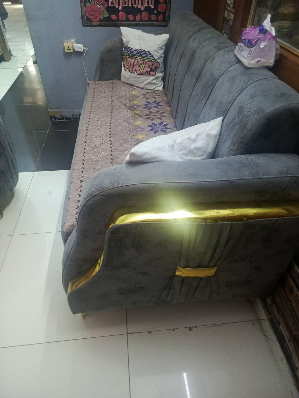 نص تخم قنفات نظيف مع طبله السعر ٣٠٠ بيه مجال مع برده المكان الحريه
