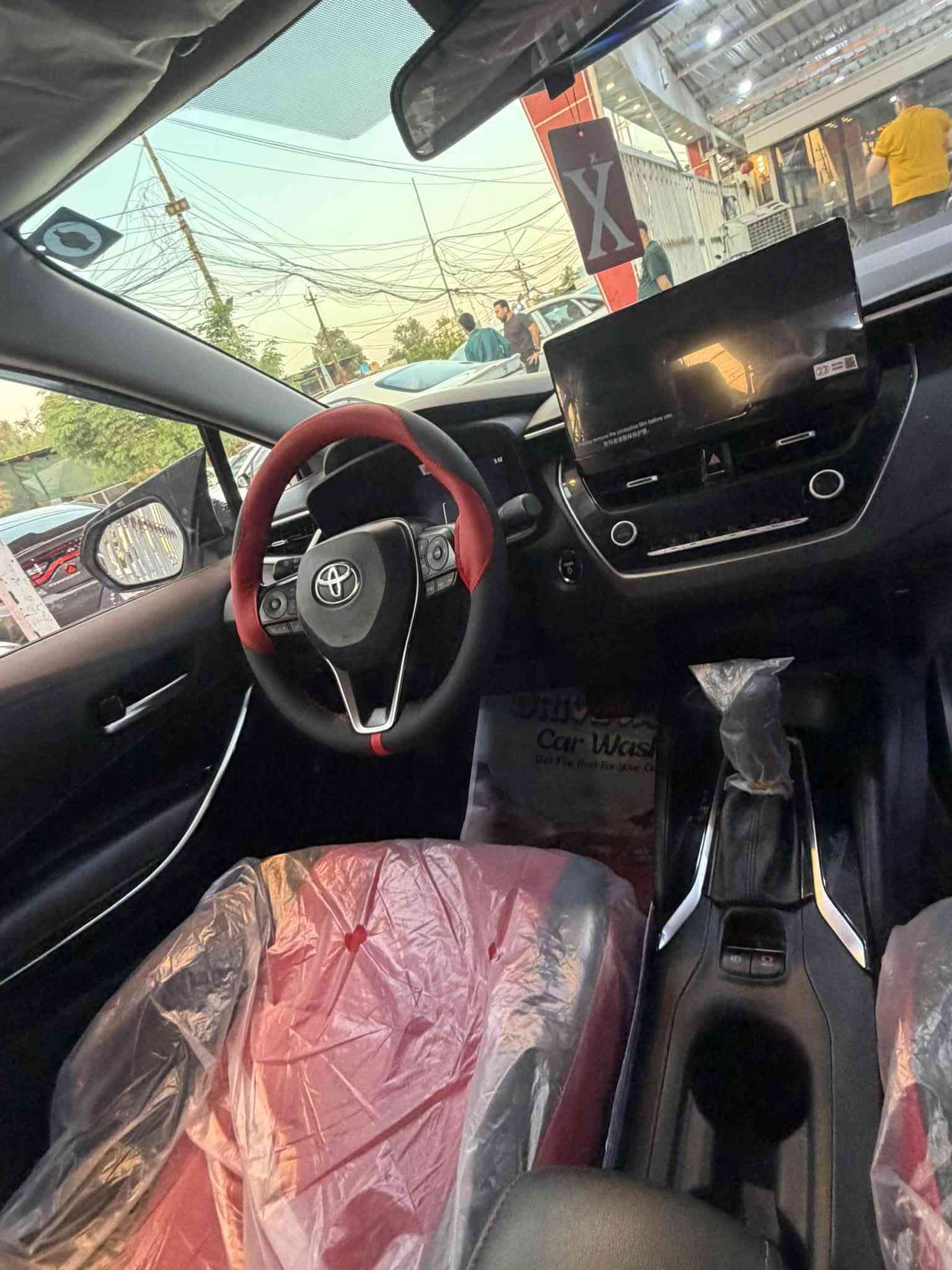سياره كورلا 
شكل الخليجي
سياره مقفوله
فتحه بصمه كراسي كهرباء 
حساسات فتحة سقف
فول سياره
ماشيه 38000
سعر 24600 وبيه مجال بسيط
لتواصل ***********/***********
