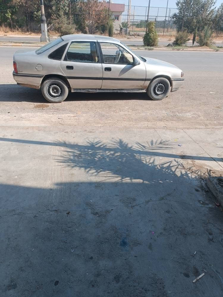فيكترا • ١٩٩٢ • مكينة ١٨٠٠