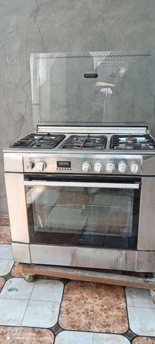 طباخ للبيع ابو الجامه نظافه 90٪ ب150 وبيه مجال للأستفسار ***********

نص مكتوب في الصور:
- O HONOR X8a
- 100MP Ultra Camera
- OO 100MP Ultra Camera