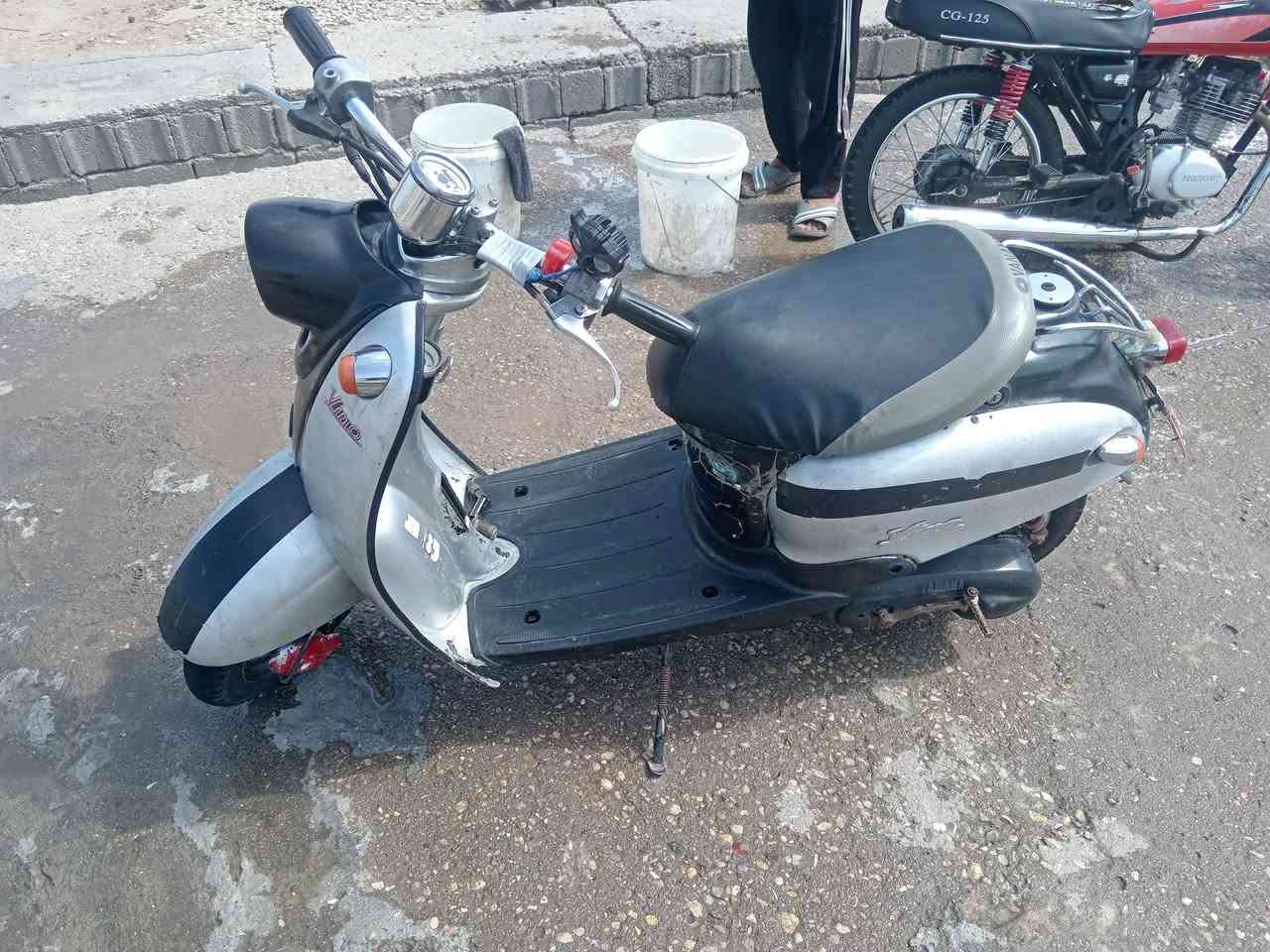 السلام عليكم دراجه مصريه شغاله من لطول لطول سلف  نكره هندر لايت هورن كرهبيات كله شغاله.. الدراجه خرسه ماتنسمع شلعه نعمه من الله اترايك وين ماتريد روح المكان سوك الشيوخ طريق الكرمه السعر 250 ولشراي بخدمته  الرقم ***********
