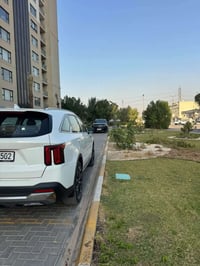 سورنتو ٢٥  السعر ٣١٥  وبيهه مجال بسيط  ماشيه ٢٨ الف كيلو   مواصفات   ١...
