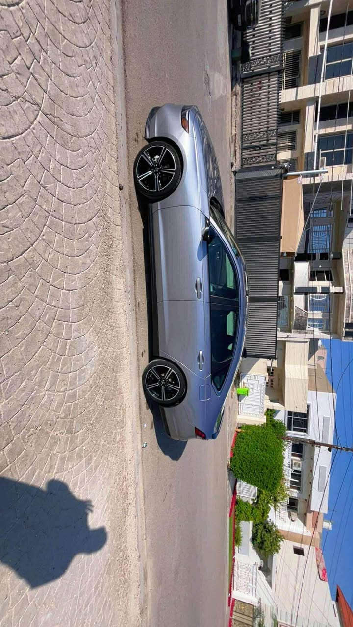 هوندا اكورد سبورت موديل 2023 هايبرد 
 
السيارة ماشيه 65ميل  
فول مواصفات 
• مكينة 2000 هايبرد تنفس طبيعي
• كير اوتوماتيك 
• شاشة كبيرة
•فتحه سلايد
• كاميرا خلفية 3 انظمة
• كرسي كهرباء  لون اسود  
• رادار امامي
• مانع تصادم
• محدد مسار 
• تصحيح مسار
• شفتات بالستيرن
• مثبت سرعة
• مانع انزلاق
• دخول ذكي 
• إنارة ترحيبية
• هندبريك كهرباء
• عداد ديجيتال
•لايت عدسات زينون
• نظام اوتو لايت Auto
• لايت العالي زنون 
اوتو هولد للبريك
• حساسات مطر 
• حساسات امامي خلفي 
• حساسات ضغط هواء الإطارات
• أوامر صوتية
• 4 أنظمة قيادة (eco,individual , sport,normal )

السياره وارد امريكي حادث موجود بل صور 
بنيد مصبوغ ومبدل وجاملغات معدلات بارد 
السعر175 وبي مجال  

مكان السيارة بغداد حي الجهاد
***********
