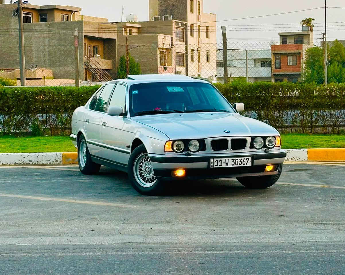 سلام عليكم
للبيع بي ام 525 موديل 1990 
رقم بغداد نكليزي تحويل ثاني يوم 
مكينه 25 مسكر فانوس كير اوتو جدد
اخوان سياره مال جناي مكفوله من دعاميه للدعاميه فقط صبغ جماليه مكفوله من ضربه. 
فول مواصفات
سلايد طكتين
كشن كهرباء + جلد
داخل صاج + كارتير
ايرباك 
بجم عريض
ويل خليه 16 بلادي معه تخم تاير جديد
جام 4 كهرباء
مري منفصل اشاير بجوملغ
لايت زنون منضومه كامله
تبريد قطعتين ثلج
شاشه كامره + حساس خلفي + دمام وسستم صوت كلش حلو
اخوان سياره حلوه واحله من صور وتجي وشوف بعينك
سعر 75 وبيها مجال مكاني بغداد المنصور او حي الجامعه 
رقمي ***********
