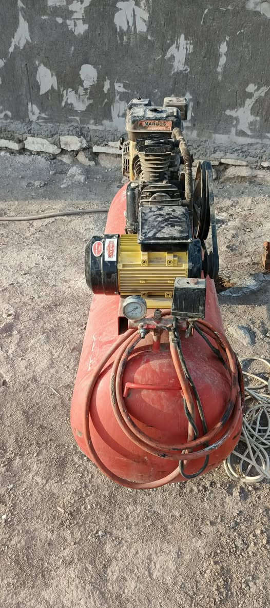 سلام عليكم يوجد كمبريسر هواء للبيع 300 لتر ملف نحاس ماطور كهرباء مع ماطور بانزين تاروسه 3 بستم رقم الهاتف ***********
