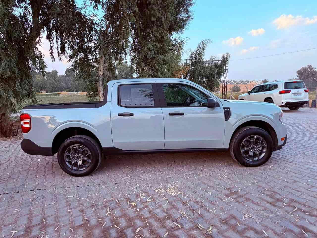 السلام عليكم
فورد مافرك  XLT 

موديل 2024    

هايبرد محرك2500

شاشه كامره تحديد مسار

سايد بريك كهرباء

تحكمات ستيرن جهتين 

ويل كب 

مانع انزلاق اوتو هولد

ماشية24الف

3 وضعيات قياده

ابل كار بلي
حادثهة جامرلغ امامي 
بدون ارباك بدون دواخل 
مكان السيارة ديالى بعقوبة
السعر183$وبيهة مجال
رقم الهاتف***********
