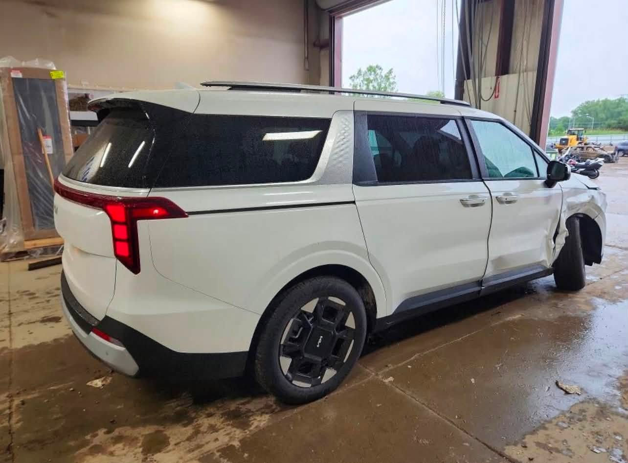 (((مكتب اسديرة لتجارة السيارات)))
KIA CARNIVAL EX 2026

📆تاريخ المزاد 8/9/2026
الضرر موضح في الصورة

 السعر يحدد في المزاد

للاستيراد يرجى التفضل بزيارة المكتب

📍موقع المكتب: اسديرة طق طق قرب مول انيس 

للاستفسار
***********

اهلاً وسهلاً بكم ونشكر ثقتكم بنا💙
