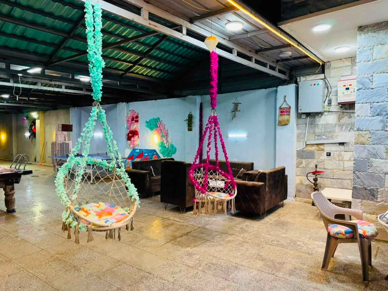 مزرعة أثر للايجار اليومي مكانها البو عيثة 🌼
محتويات المزرعة 

حديقة كبيرة جداً 🏝️
مساحات خضراء واسعة 🌿🍀
مسبح للكبار 🏊🤿
مسبح للاطفال 🏊‍♀️
كرة يد 🏀
كرة قدم ⚽️
باربيكو خاص بالشواء 🍖
كراج يتسع لعدة سيارات 🚙🚗
بليارد 🎱
منضدة 🏓
تنس 🎾
جلسات خارجية وداخلية 🛋️
موثقة في تطبيق اجرلي✔️ 

سعر الشفت الصباحي 150 الف 
سعر الشفت المسائي 200 الف 
عدا يوم الخميس والجمعة 

للحجز او الاستفسار اكثر الاتصال بالرقم 
***********
