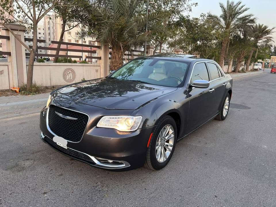السلام عليكم
للبيع كرايسلر C300 اوباما 
2017 معلايه 2022 ماشيه  100mi رقم ذي قار باسمي الدولي شرط التحويل هزه جديده V6/3600
تو ويل
حادثهه قطعتين فقط صور مرفوقه

السياره جاهزه من كل نقص 
حداديه تخم تاير تدفئه تبريد كله جاهز
المواصفات/
كير ماوس 8 نمر
بانوراما قطعتين
تشغيل عن بعد
كشنات تدفئه تبريد
كشنات كهرباء جلد اسود
لايت زينون عدسه
شاشه كبيره تدعم كاربلي
بصمه تشغيل وأبواب
خزن ميموري
كامرا خلفيه
ستيرن كهرباء
تبريد قطعتين
تحكم ستيرن جهتين مع مثبت سرعه
مري كهرباء
برده خلفيه كهرباء
ويل18 بلادي
باقي المواصفات معروفه
السياره جاهزه ومال جناي 
سعرها 155 وبيه مجال 
مكاني ذي قار/ سوق الشيوخ
***********
