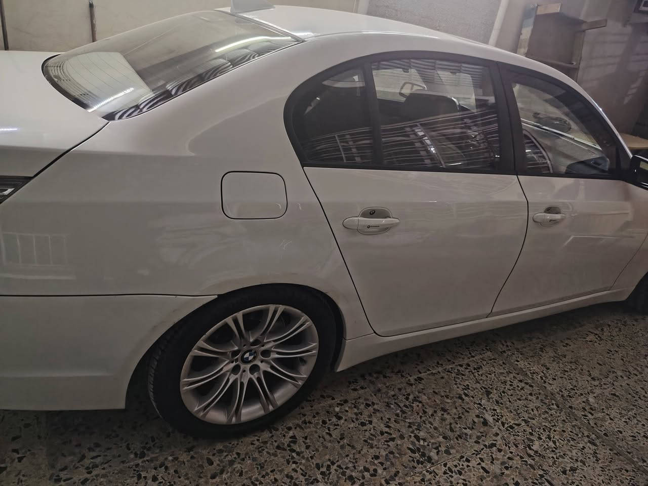 السلام عليكم
ميماتي e60 2008 n52 b30
سيارة موديل ٢٠٠٨ رقم بغداد بأسم اخوية تجي تتفق وياه وتتكاتب وياه
 نوزل قصير محرك حجم ٣٠ محرك وكير كوبرا وتبريد خير من الله كل خلل مابيه فيتبم مبدل جديد تخم تاير جديد صدر جديد ٥ بردات فتحة السيارة يرادلها تخم بطاين وزوج كشنات امامية الي بيها موحلوات وبيها كسر بالدعامية الامامية ومبينه بالصورة مكانها بغداد حي حطين يم نفق الشرطة الي تفيده يجي يشوفها قبل لا ينطي سعر
السعر ١٣٠
***********
