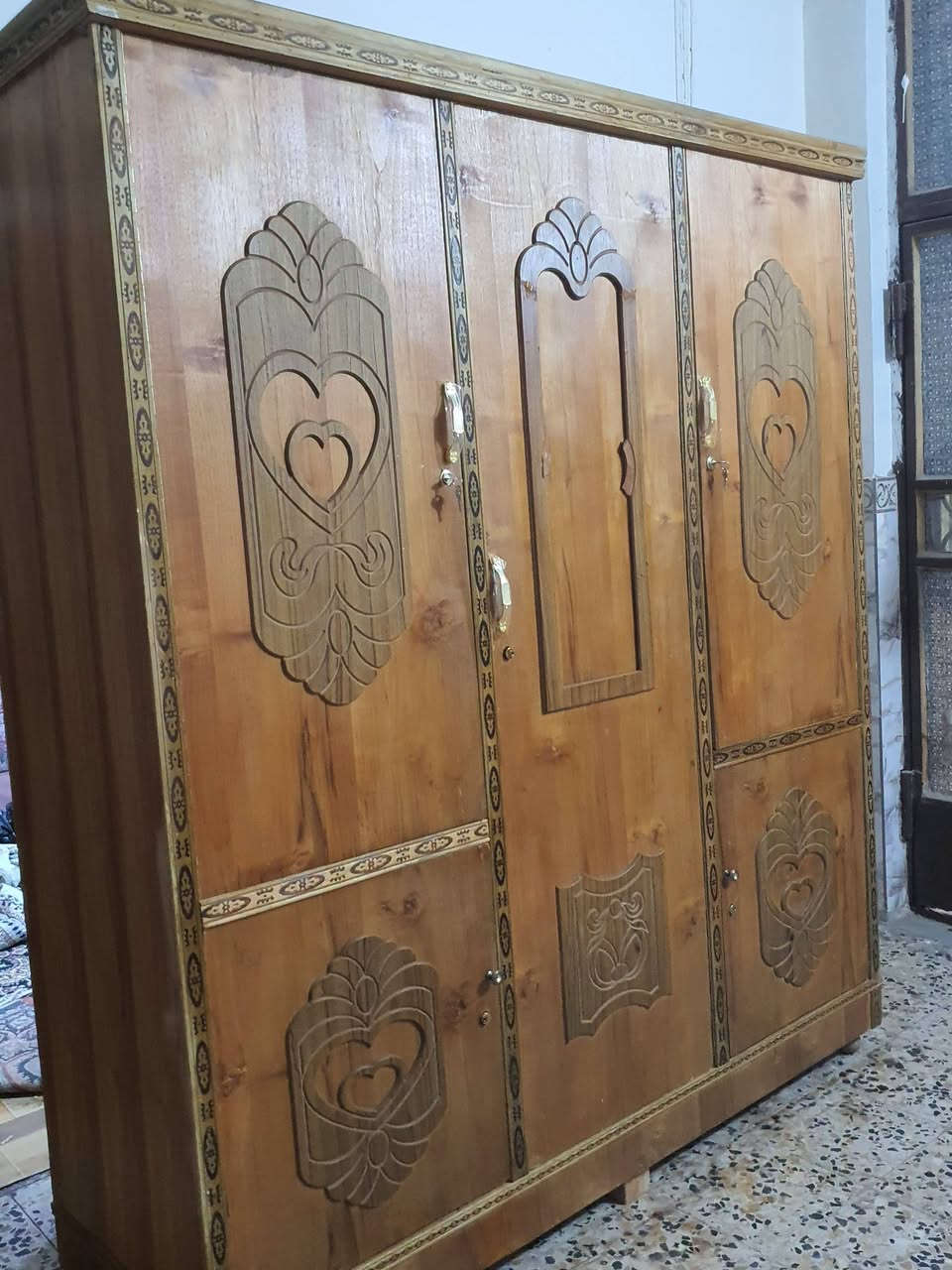 كنتور صاج نظيف جدا مقطع مليان رفوف خمسه ميل السعر ١٨٥
