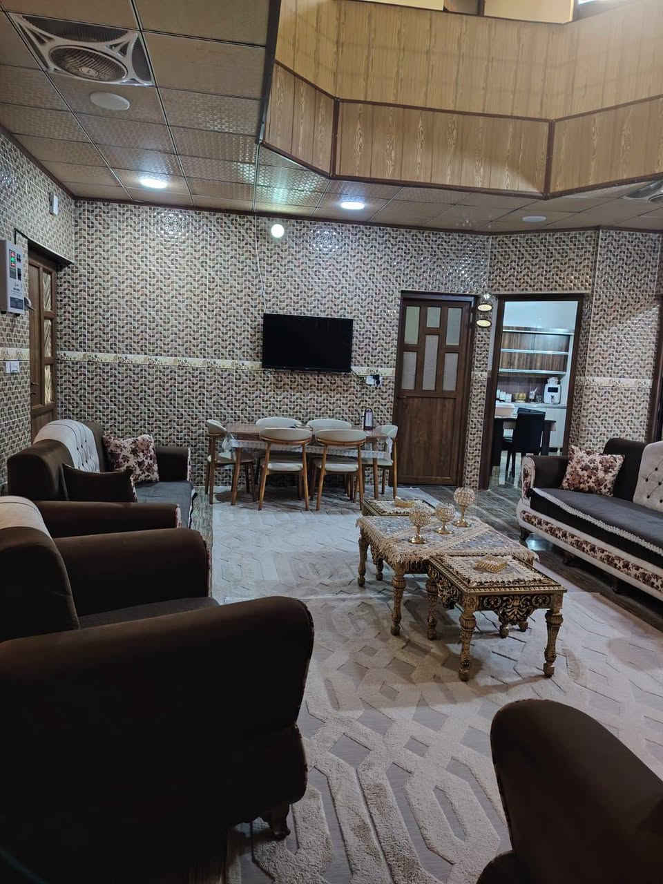 #اعلان

بيت للبيع باركوازي كيعان شيخ وريا 
المساحه ٢٤٠متر طابقين
نوع العقار زراعي
 طابق الاول يحتوي ع استقبال هول داخلي جبير غرفه نوم مطبخ حار وبارد ومجموعه صحيات

وطابق ثاني غرفتين ومجموعه صحيات

السعر ٦٠ 
للاستفسار خاص او اتصل ***********

