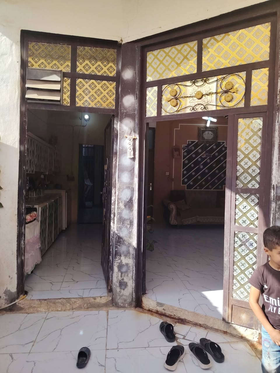 بيت للبيع الموقع كاطون الرازﻲ الحولي  مساحه 100متر سقفه سندويج الاستفسار على الرقم  *********** السعر 25وبي مجال
