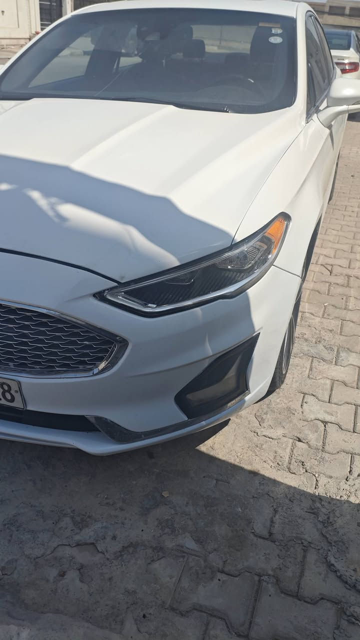 السلام عليكم فورد فيوجن موديل 19 فول مواصفات تيتانيوم رقم شمالي حادث جانبي جاملغ ايسر سيارة جاهزة بدون ايرباك مكانها الرمادي 
السعر  مناسب جدا بالنسبة لمواصفاتها لان سيارة عالمية 125 وبيها مجال 
***********
