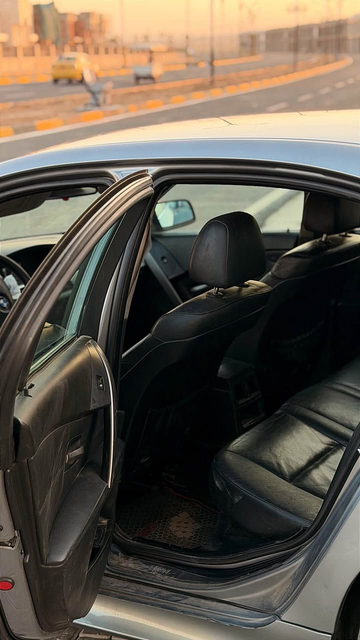 E60 series 5 

Model : 2006 > 2010 

Ger : bas tomatic 

525 dabll dejetall 

Nauzll kurty marghub 

Ger makena bashart 

7izam nia u saqfy bashart 

Be da3mu ledrau 

Body kid (M5) 

3atar je se ' hawena batman 

Bally sar snduq M5 ' qapax layt

Fitpamp ' nauzll ' plak 

Battry ' dabll ' desk nweya 

Shutay sport ' panka karabaey 

Kushn jld u karaba u dasty 

Bluetooth ' Aux 'Radio / 8 sama3a 

4 tayay 80%'y la zheraya 

Aqllakay barmajay( russi ) lasara 

Sayaraka saxa u m7awara wak bilad 

Lauash harzantr habu bekRa 

Nrx : 61$ majaleky brayanay tyaya 

Bo zanyare zyatr chat bka yan talafon 

*********** السليمانية, العراق
