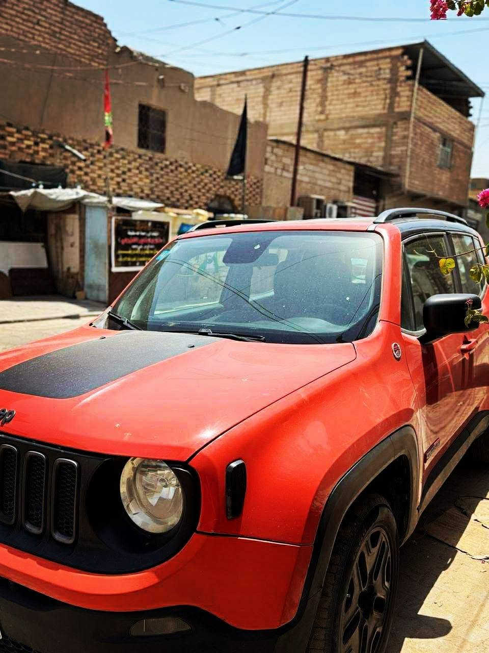 السلام عليكم جيب رنكد 18 تريل هوك رقم بغداد باسمي تحويل ثاني يوم
بصمة ودخول ذكي 
محرك 2400 تنفس طبيعي
كامره خلفية 
فور ويل وانظمة قياده متعددة
ضربتها جاملغ عكس السايق بدون داخل 
السعر 112 مع المجال البسيط
للتواصل بالرقم 
***********
