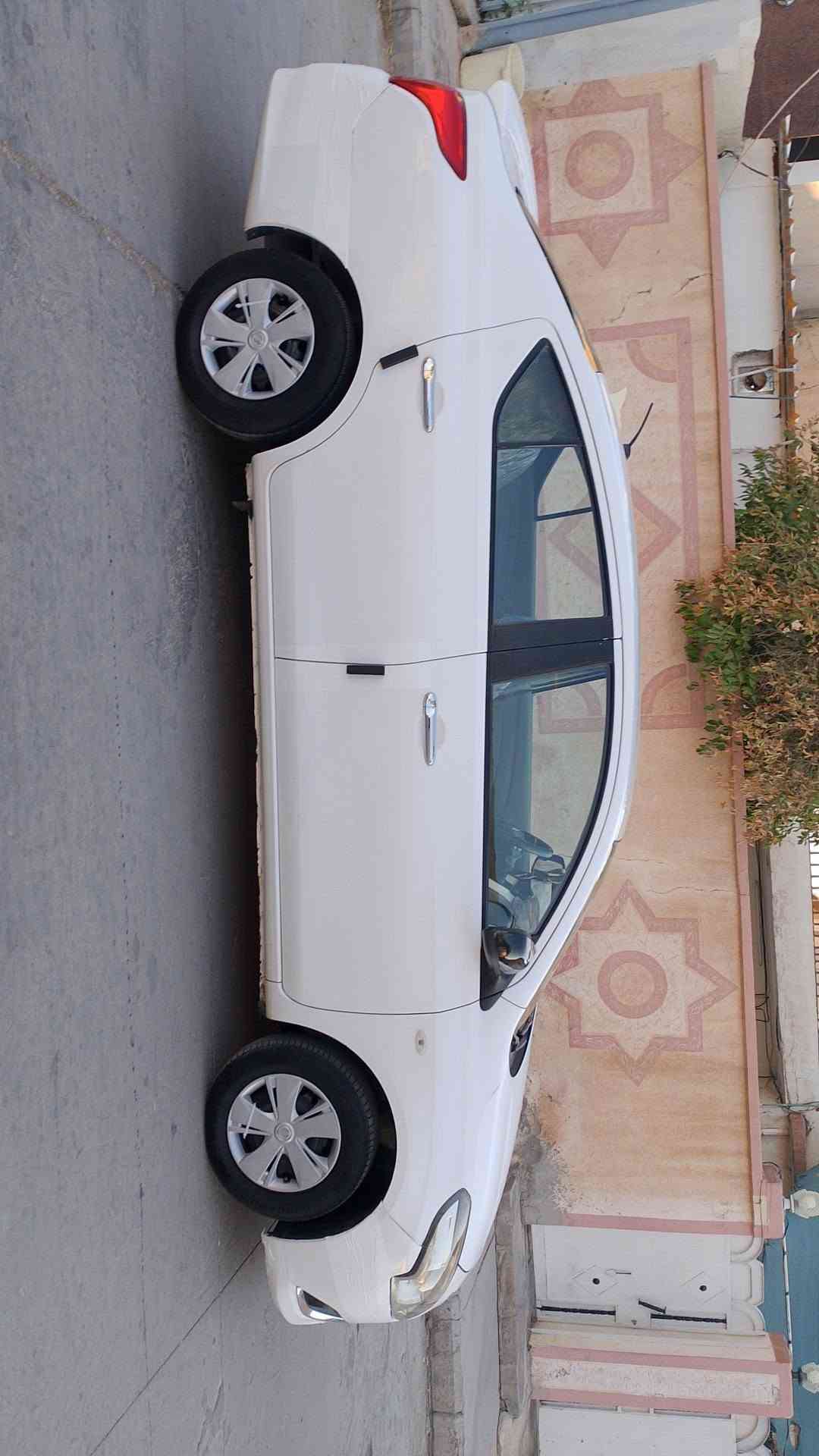 نيسان صني موديل 2020 هندي البليته الزركه كير اوتماتيك لون ابيض مكينه وكير مكفولات برغي ممفتوح بيها ماشيه 89  مواصفات/ تحكم استيرن جهتين/ مري كهرباء/ حساس خلفي / شاشه ايباد/ كاميرا / نظام ايكو / abs / رقم سليمانيه الدولي سنويه ورقم وهزه كله جديد السيارة مكفوله من الصبغ والتبديل والضربه قطرة صبغ مبيها بيها بارد قليل كلش تخم تاير جديد صدر جديد تبريد ثلج السيارة حلوة وجاهزه مبيها اي نقص السعر 98 للاستفسار الاتصال / *********** / مكان السيارة كفري ممتواجد عالنت
